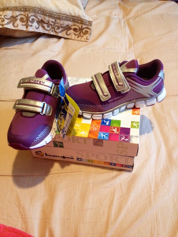 Под какие брюки одеть такие кроссовки?