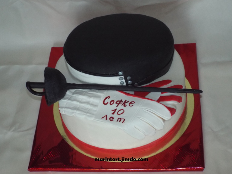 Для девочки фехтовальщице.