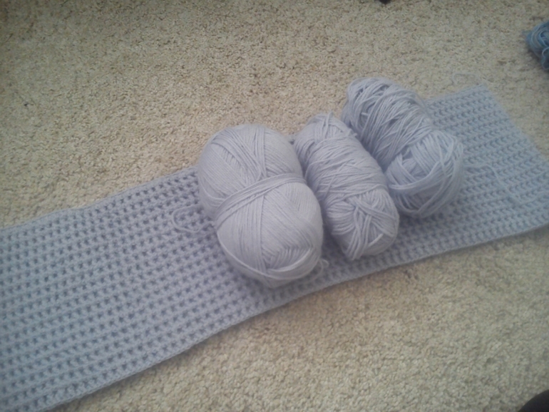 Хомка наводит порядок. Нужны идеи куда пустить пряжу)))