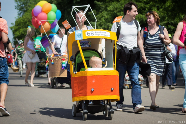 Парад колясок 2014. Парк Горького. Мать и дитя.