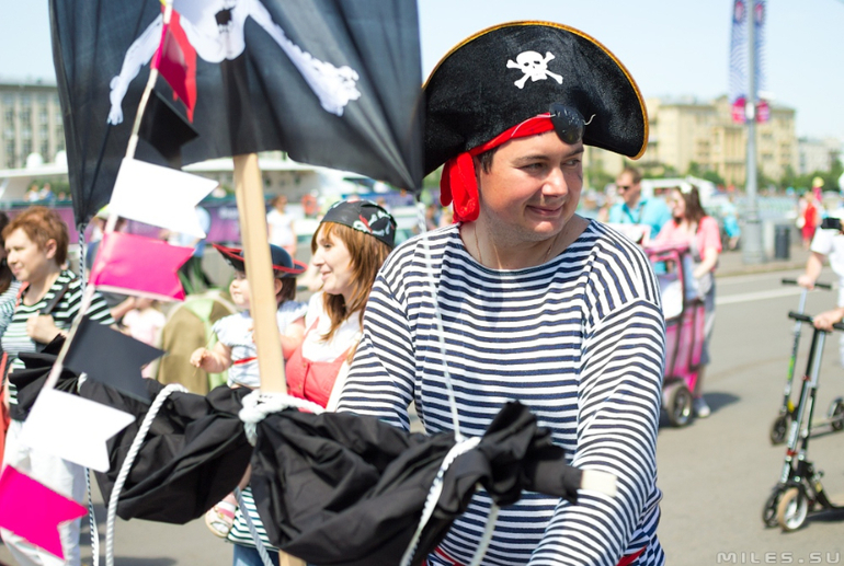 Парад колясок 2014. Парк Горького. Мать и дитя.