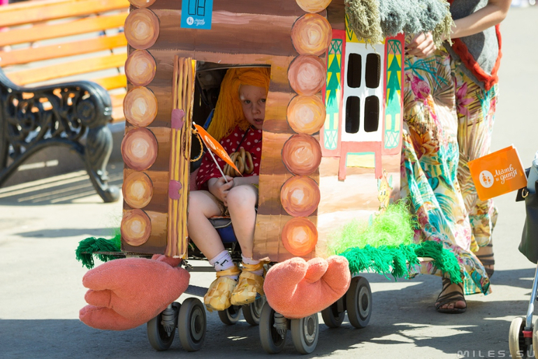 Парад колясок 2014. Парк Горького. Мать и дитя.