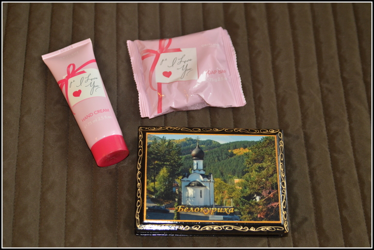 От улыбки хмурый день светлей)))