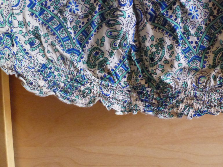 Джинсы и кофточки для беременных 48 размера, б/у