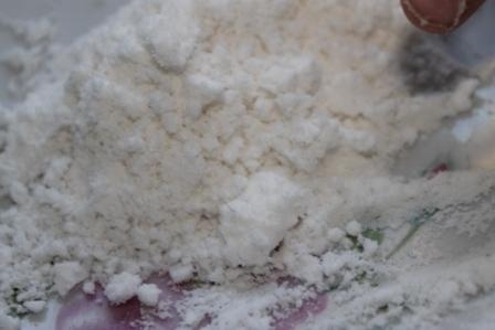 На улице у нас метель, а играем со снегом дома. Эксперимент