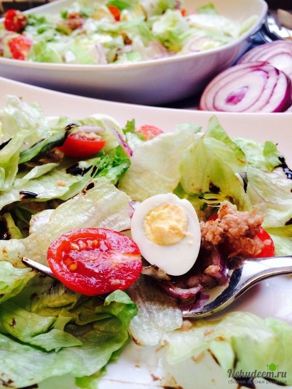 Салат с тунцом