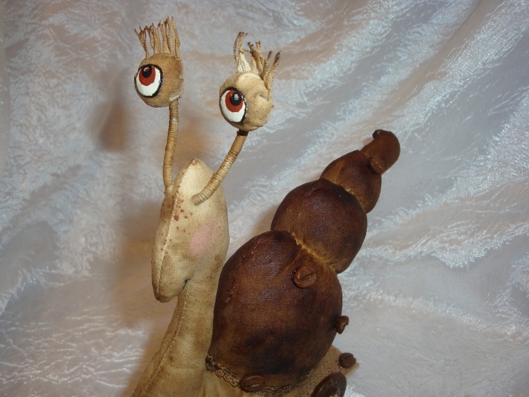 Моя первая тильда: кофейная улитка с глазами-перископами на скейте.