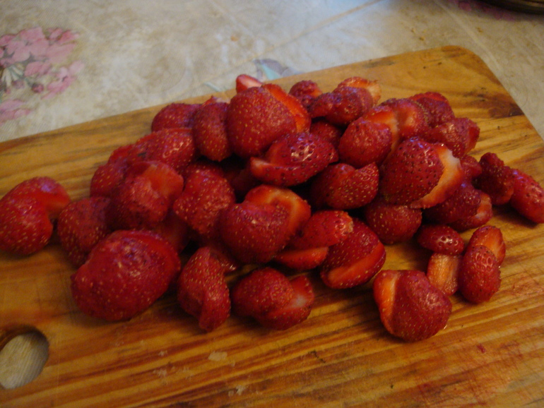 Бисквитный клубничный торт