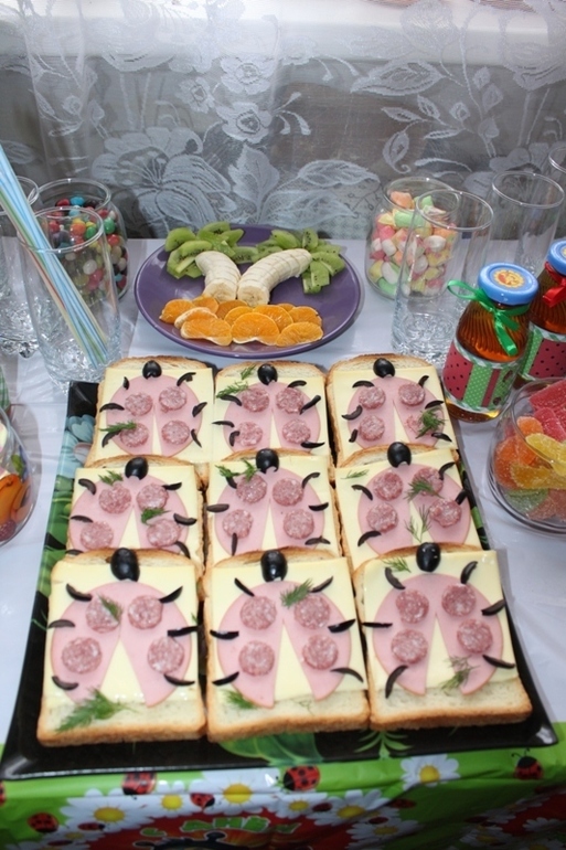 ГодоВасие на васильковой полянке в компании с божьими коровками