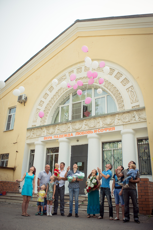 Долгожданная выписка из роддома)