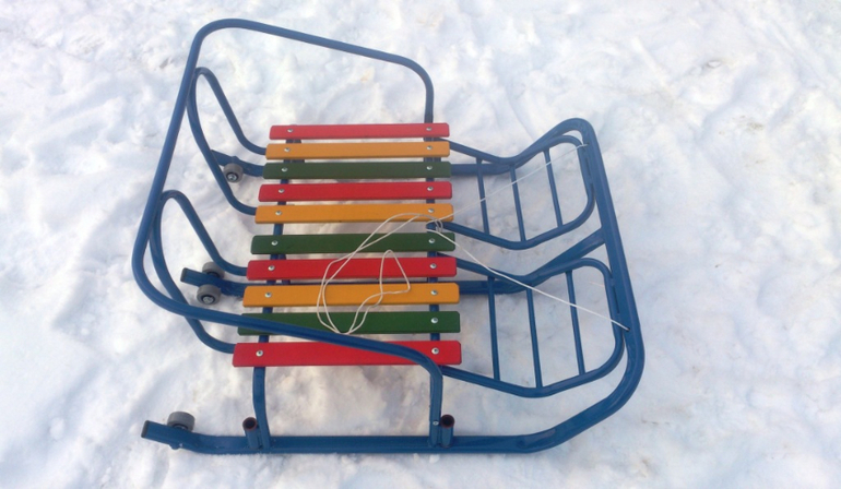 Спинка для санок. Санки для двойни с колесиками. Санки детские. Двойные санки. Двухместный снегокат khw snow comfort.