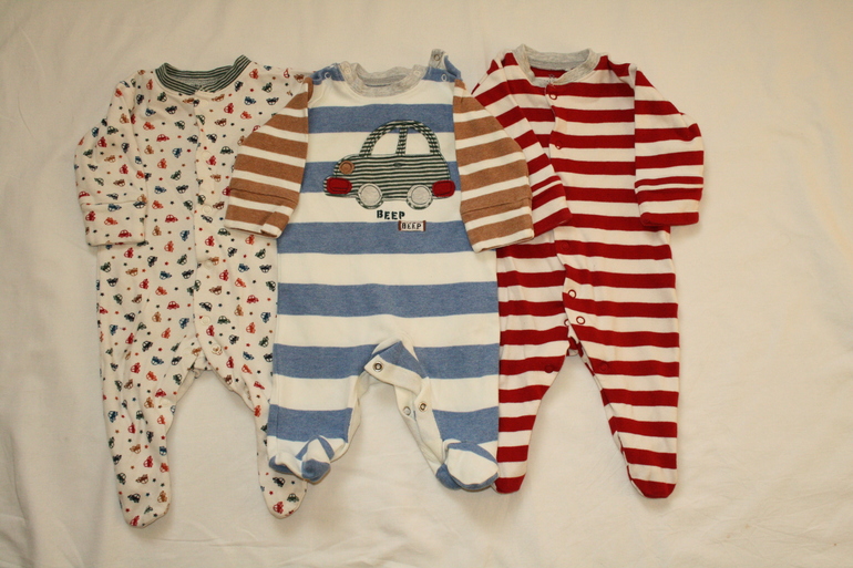 Пакет одежды для мальчика от 0 до 3-4 месяцев + теплые вещи и одежда для улицы штучно. Москва