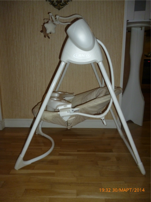 Продам качели детские электронные Graco Lovin’ Hug (Грако Лавин Хаг) за 4500 р. в идеальном состояни