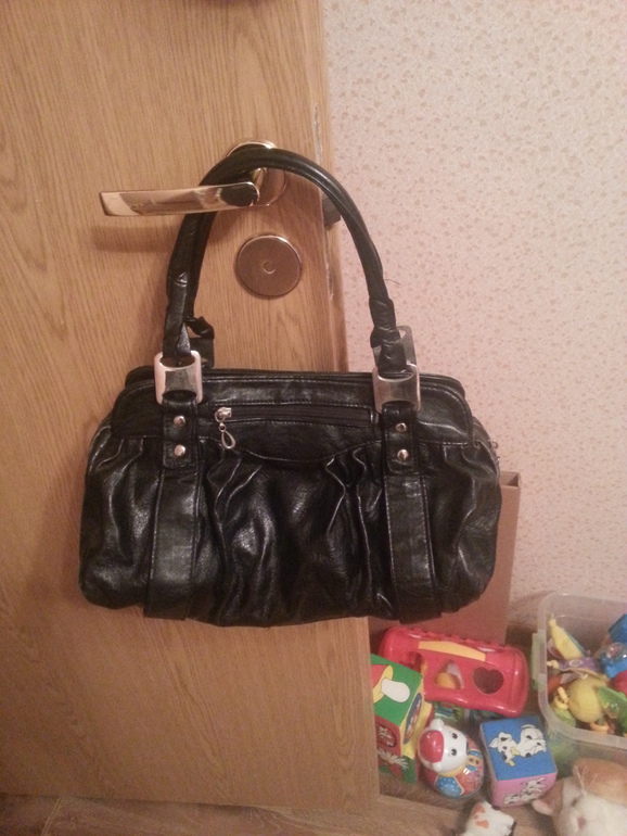 Сумка черная. м. Чистые пруды, Тургеневская