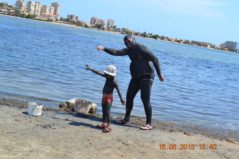 Лушее место для отдыха с малышами - Испания, маленькое море.