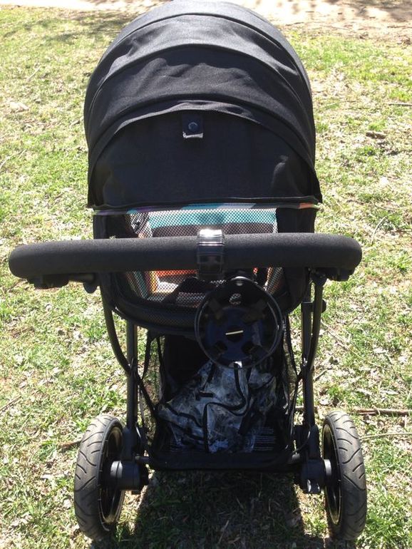 Необычная коляска Guzzie+Guss Casita.