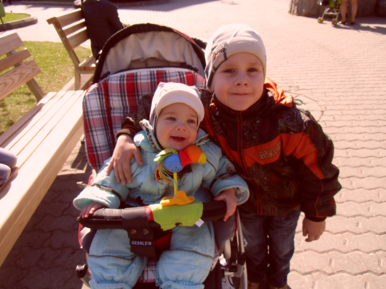 Сколько в животике, столько уже на свободе - 9 месяцев!!! :)