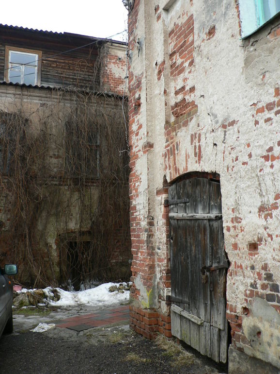 таки сбежали