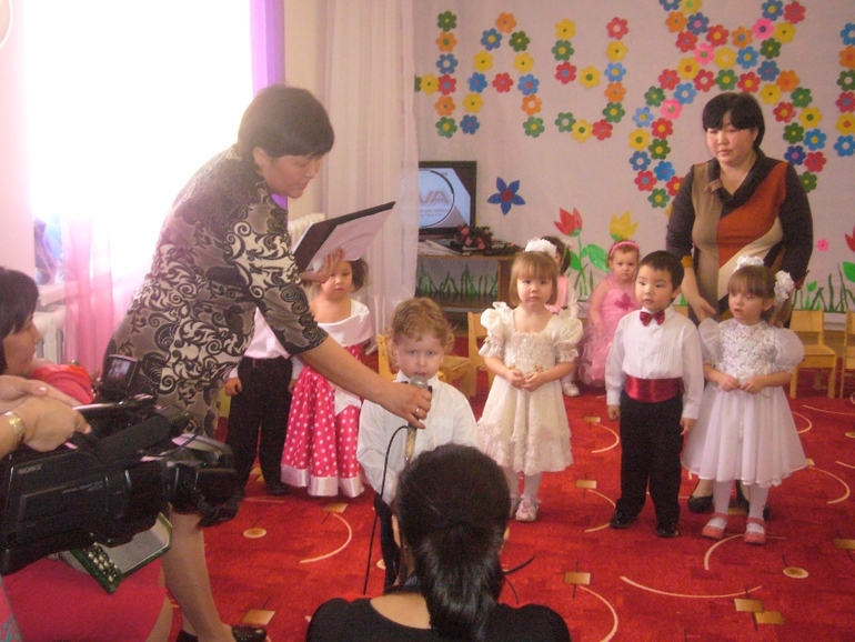 Утренник к 8 марта (фото)