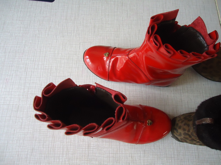 Сапожки Monnalisa 28 р-р и Moschino 28 \\\Алтуфьево