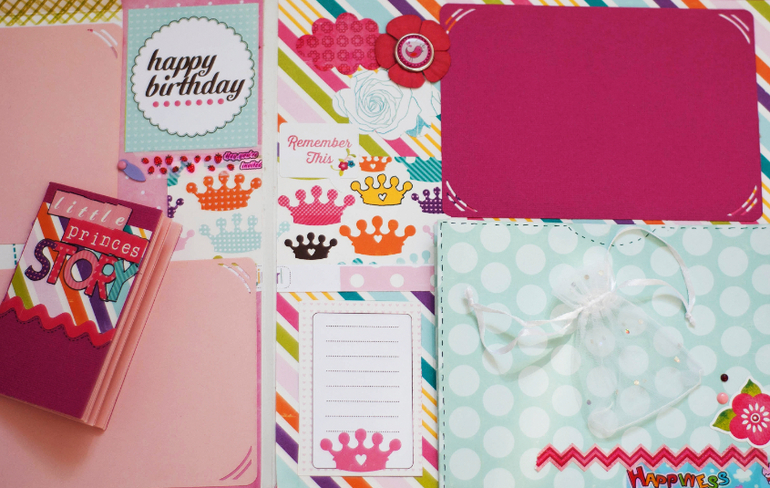 Альбом для девочки. Продаётся.