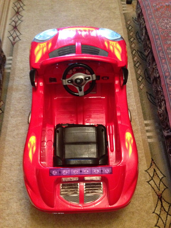 Продам абсолютно новую машину на аккумуляторе 5500