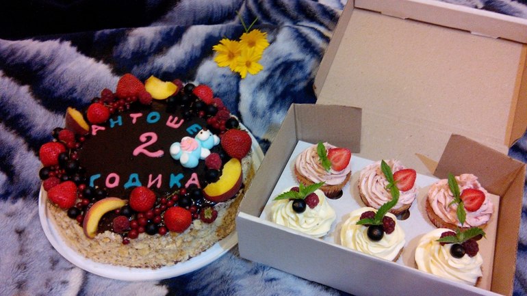 Заказывали мальчику на 2 годика)