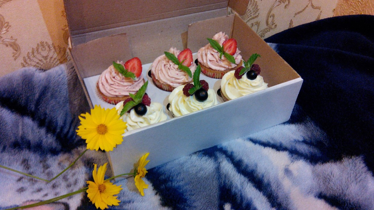 Заказывали мальчику на 2 годика)