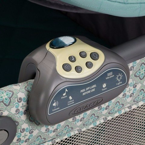 Манеж-кровать Graco с шезлонгом . Оценочная стоимость 11500 рублей. 1 неделя - 700 рублей.  2 недели - 1000 рублей. 1 месяц - 1500 рублей.