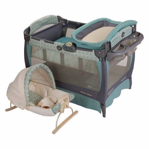 Манеж-кровать Graco с шезлонгом . Оценочная стоимость 11500 рублей. 1 неделя - 700 рублей.  2 недели - 1000 рублей. 1 месяц - 1500 рублей.