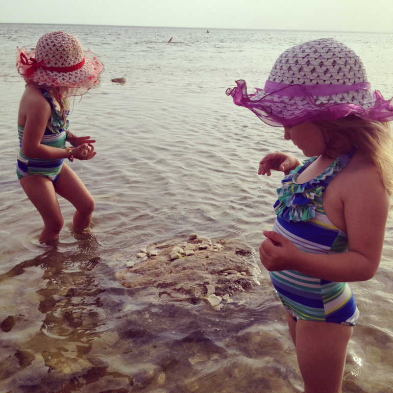 Вчера весь день было за 40....