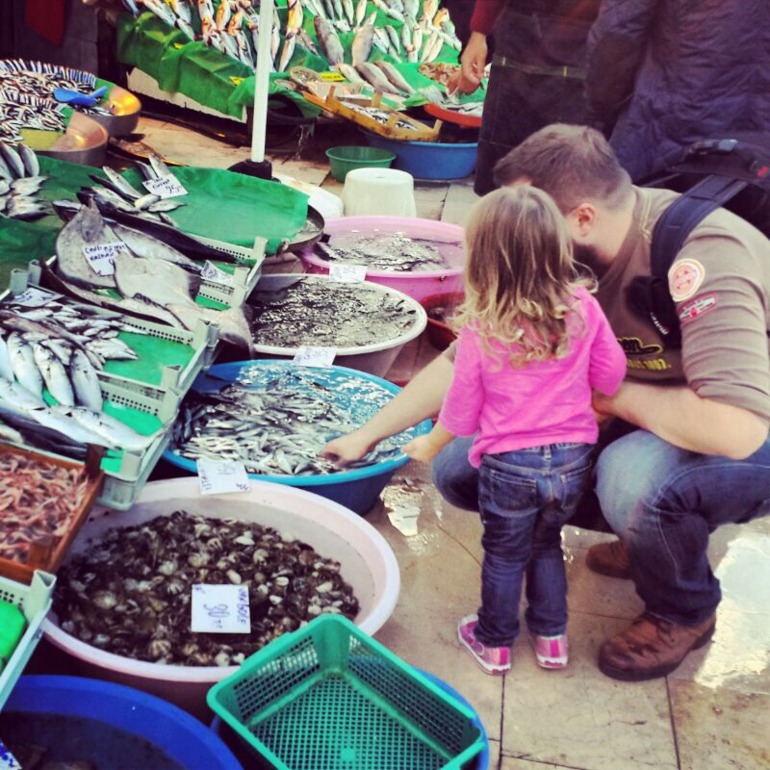 И снова рыбный базар....