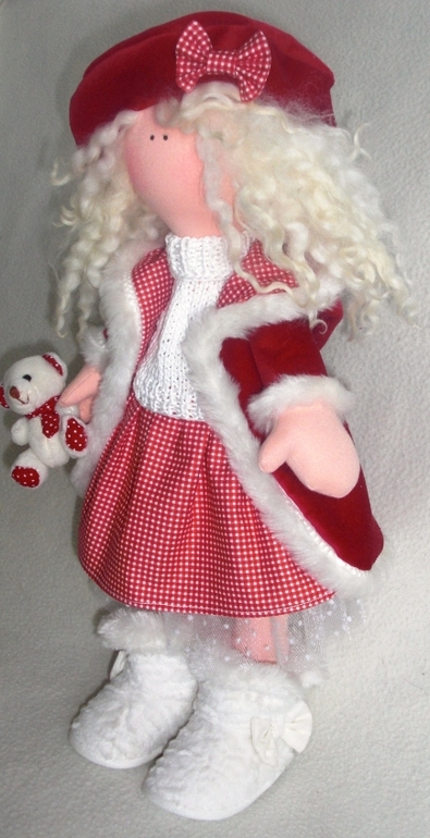 Блондинка в красном))