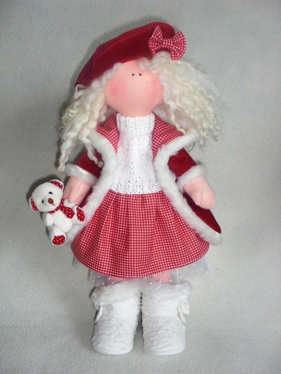 Блондинка в красном))