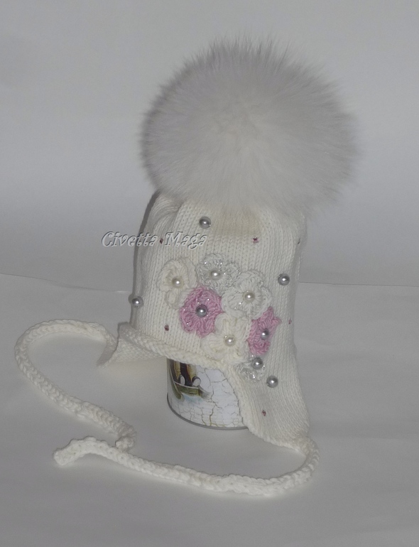 Шапочки с мех помпонами, детские и взрослые, итальянский меринос, машинная и ручная вязка на заказ