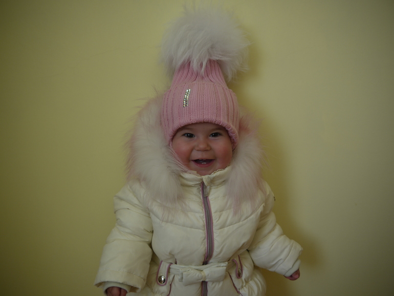 Шапочки с меховыми помпонами, детские, взрослые, итальянский меринос, сваровски на заказ