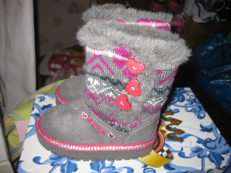 ПРОДАМ МНОГО ОБУВИ НА ДЕВОЧКУ ДО 3-х ЛЕТ CROCS ,SUPERFIT