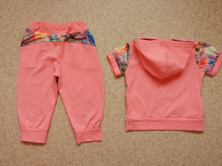 Спортивный костюм из футера.