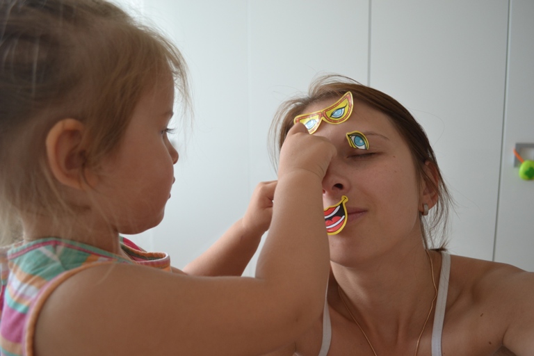 Веселые наклейки