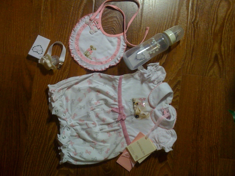 Набор Monnalisa на новорожденную малышку, 2500 руб