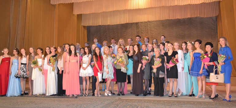 9 класс... Выпускной у Лизы!