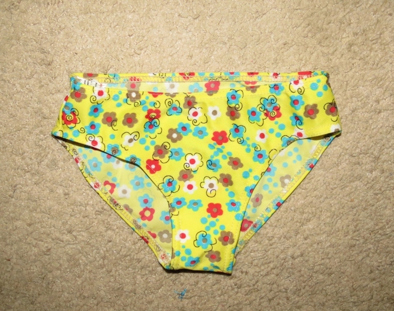 Для девочки б/у размер 98-104, есть новое