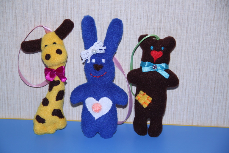 игрушки на елку))