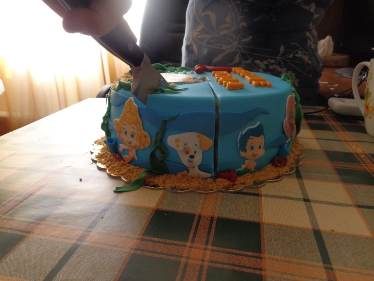 Кирюша и Гуппи пузырики =)