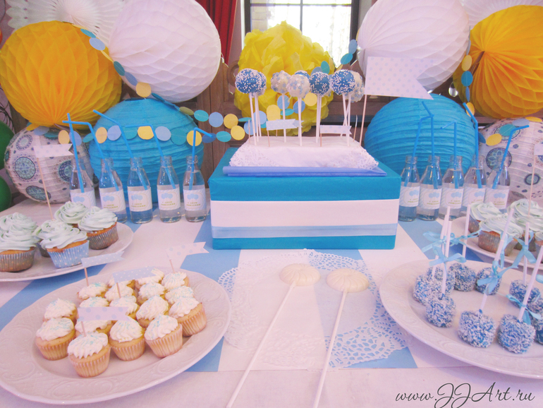 Candy bar in blue.