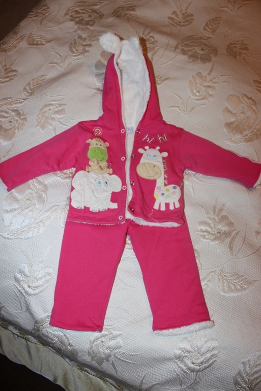 Утепленный спортивный костюм на девочку. Р-р 62.