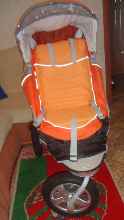 Трехколесная коляска Bebeton 2 в 1 - 5000р