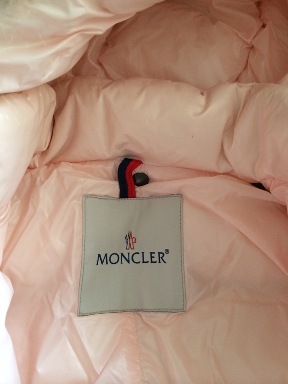 Монклер чей бренд. Оригинальные бирки монклер. moncler оригинал. монклер этикетка оригинал.