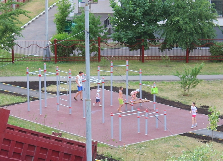 дети на площадке