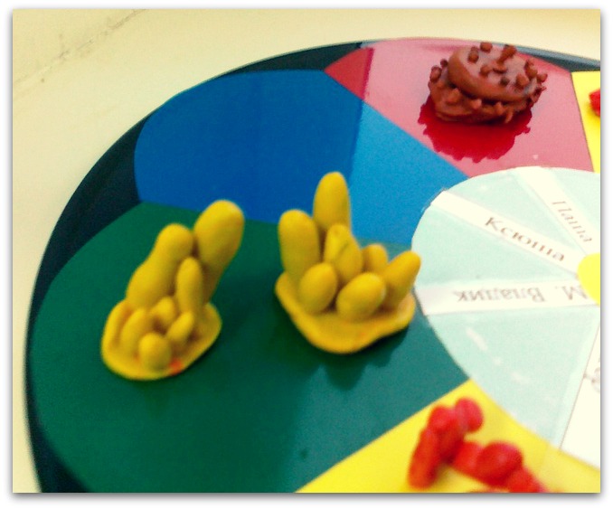 Дом на прищепке и слоеный пирог.